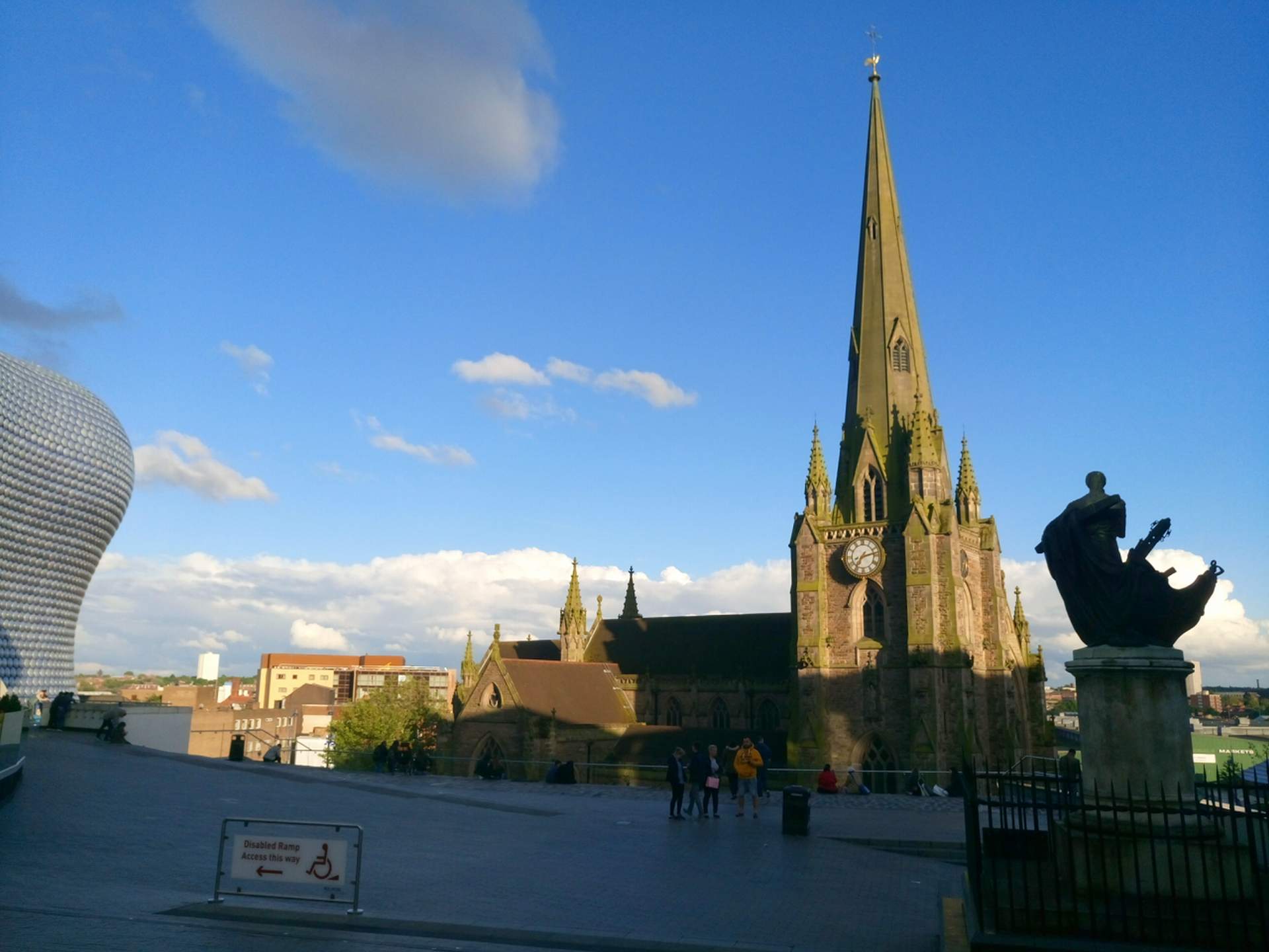 Centrum Birmingham, Kościół św. Macina, pomnik admirała Nelsona i centrum handlowe Selfridges.